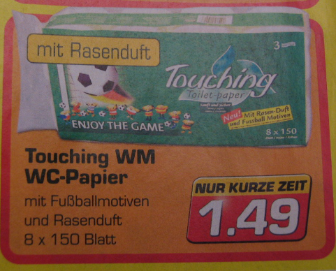 PLUS-Anzeige. Toilettenpapier mit Rasenduft. PLUS-Anzeige